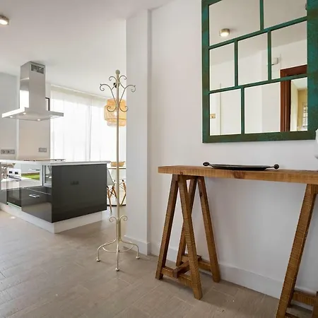 Triana Deluxe Skyview Apartment