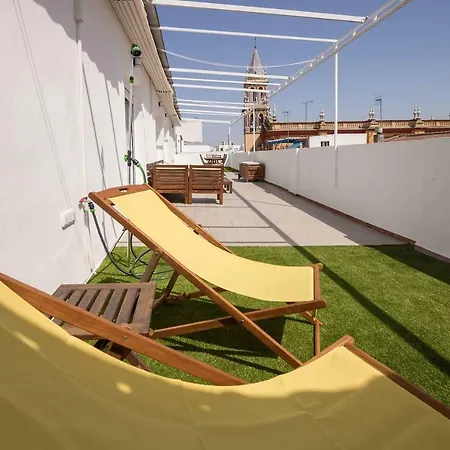 Triana Deluxe Skyview Apartment *